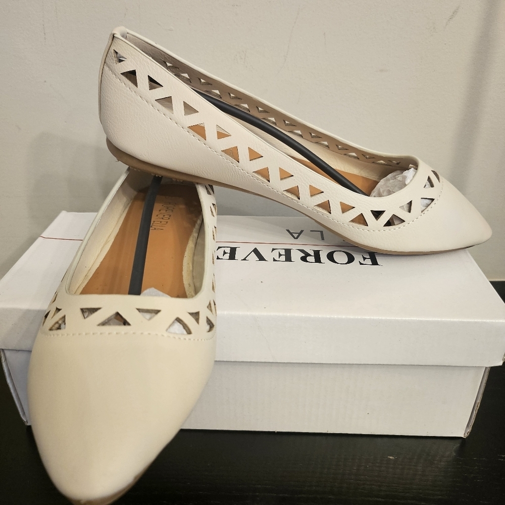 Cream Colored Cut-Out Flats - Picture 6 of 6